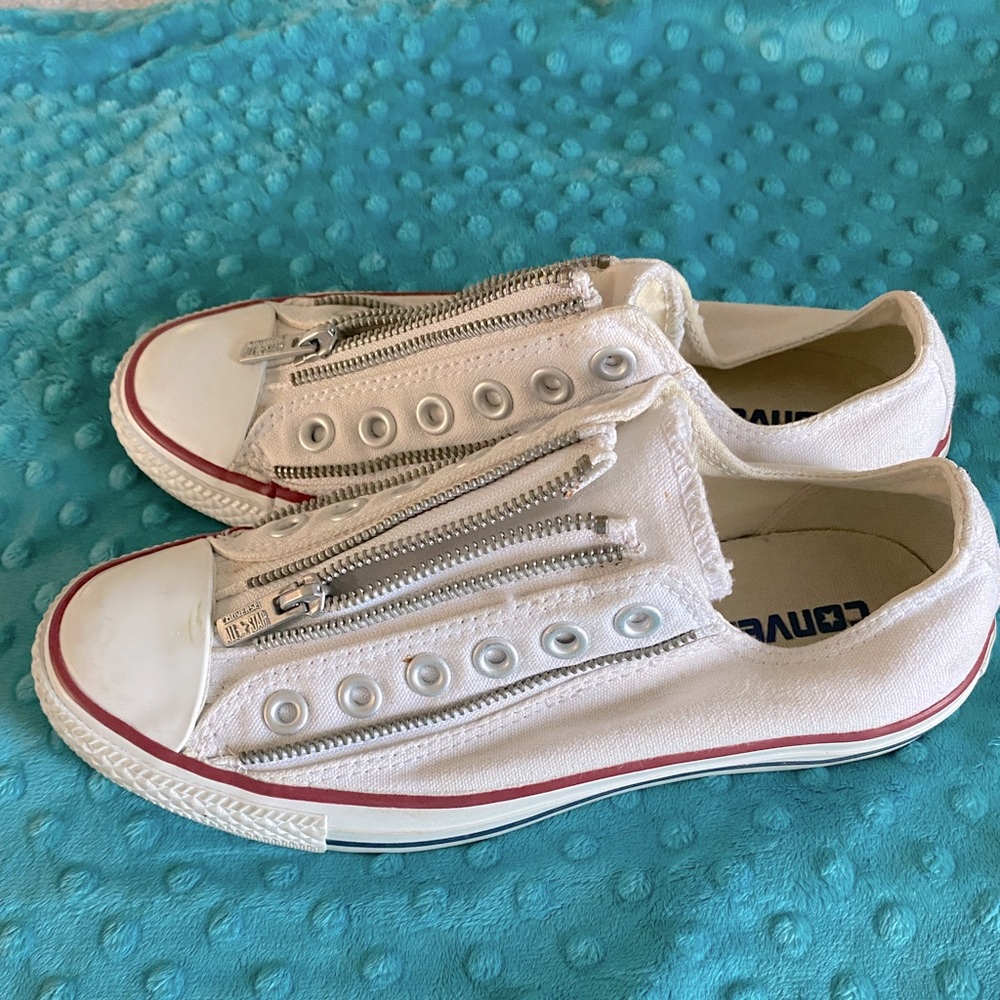 Converse tennis shoes